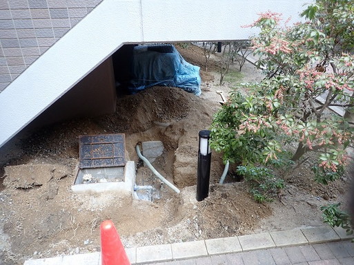 散水栓給水管改修工事-施工中1