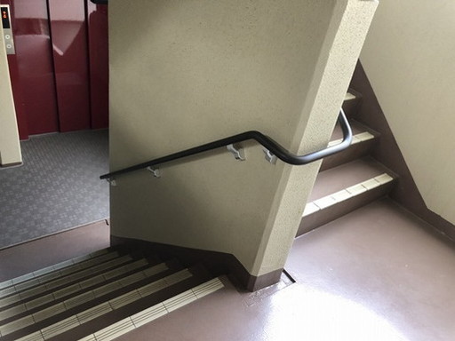 共用階段手摺取付工事　施工後