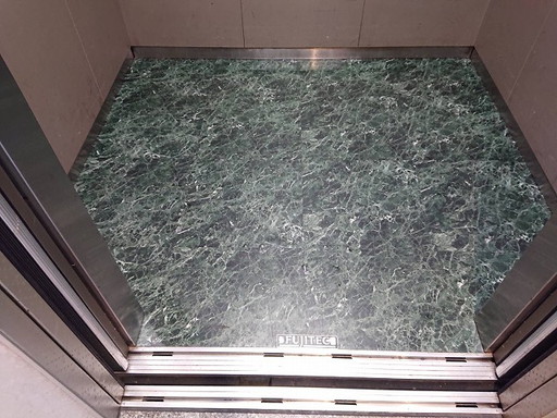 EV内床貼替工事改修後