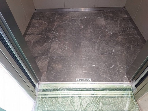 EV内床貼替工事改修前